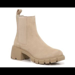 Steve Madden Hutch Sand Suede Booties
